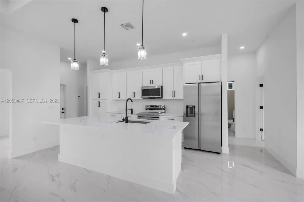 3005 S Ida Ave Lehigh Acres, FL 33971