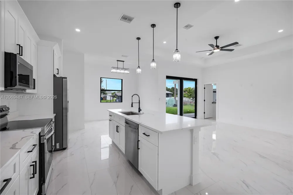 3005 S Ida Ave Lehigh Acres, FL 33971