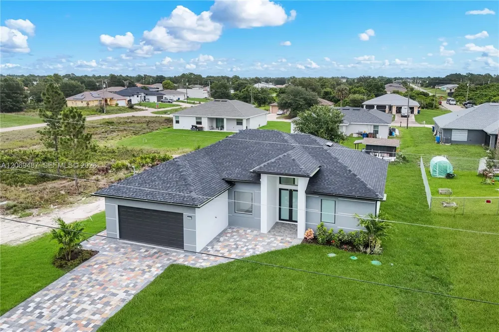 3005 S Ida Ave Lehigh Acres, FL 33971