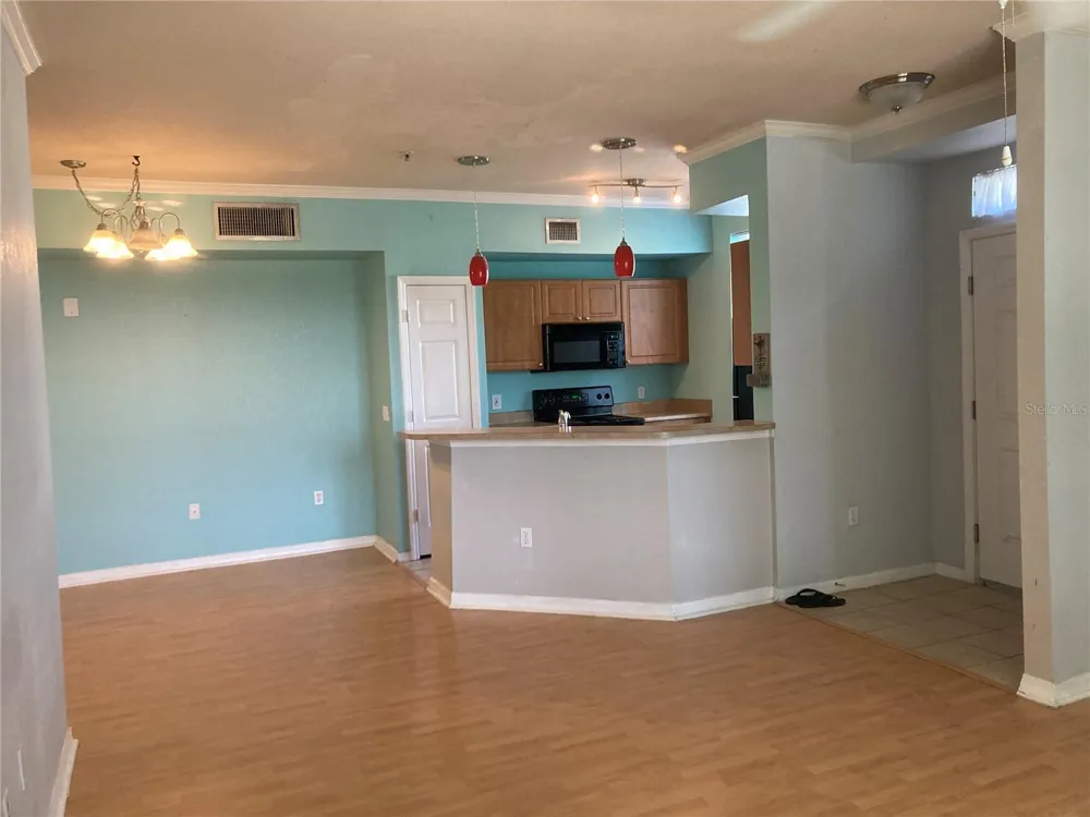 5541 ROSEHILL ROAD #101 Sarasota, FL 34233