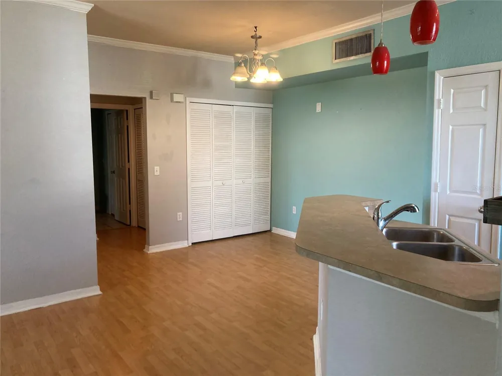 5541 ROSEHILL ROAD #101 Sarasota, FL 34233