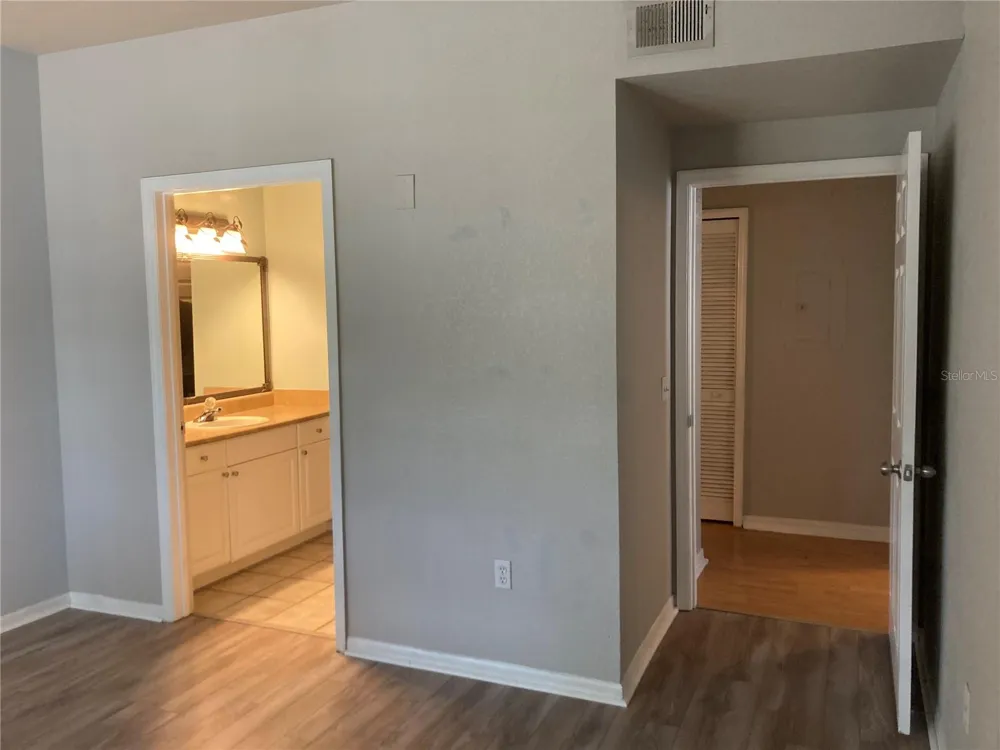 5541 ROSEHILL ROAD #101 Sarasota, FL 34233