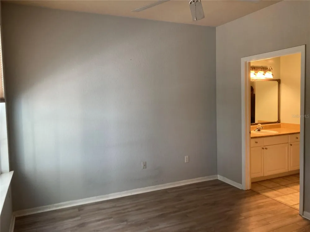 5541 ROSEHILL ROAD #101 Sarasota, FL 34233