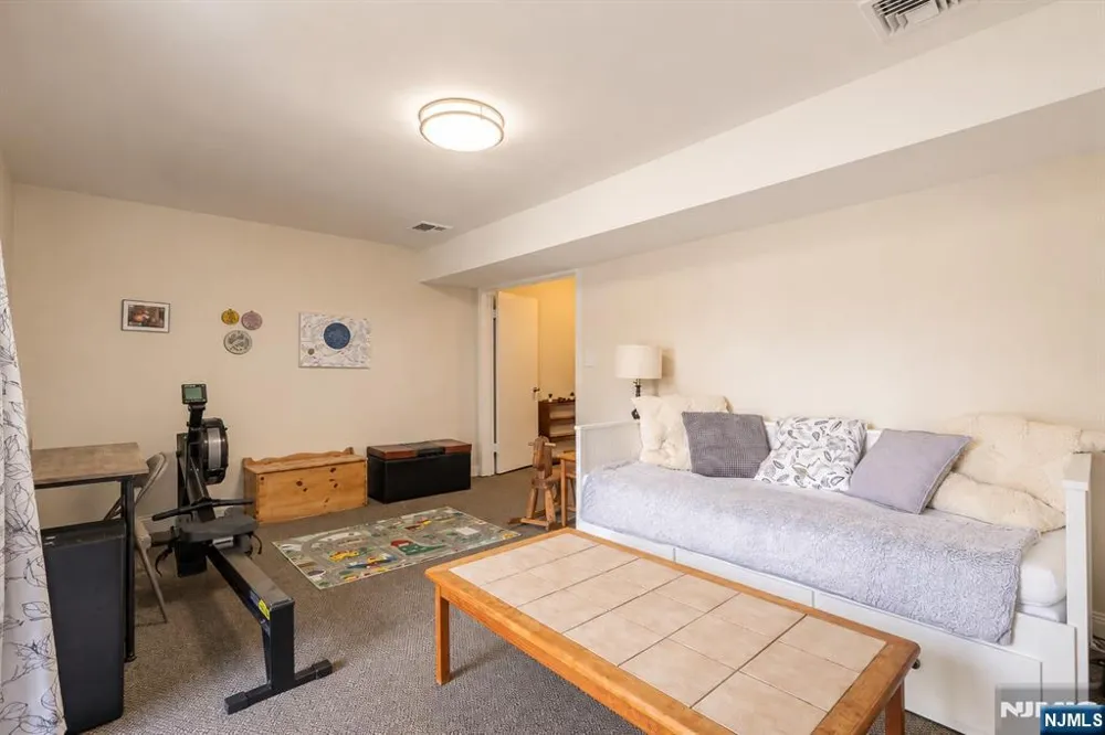 1 Mt Vernon Verona, NJ 07044