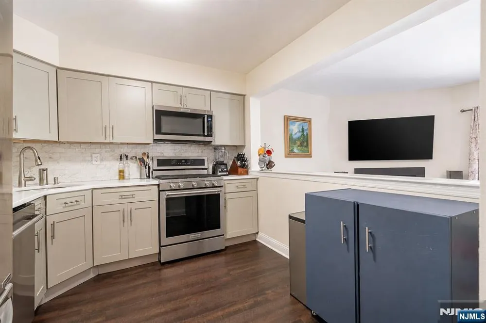 1 Mt Vernon Verona, NJ 07044
