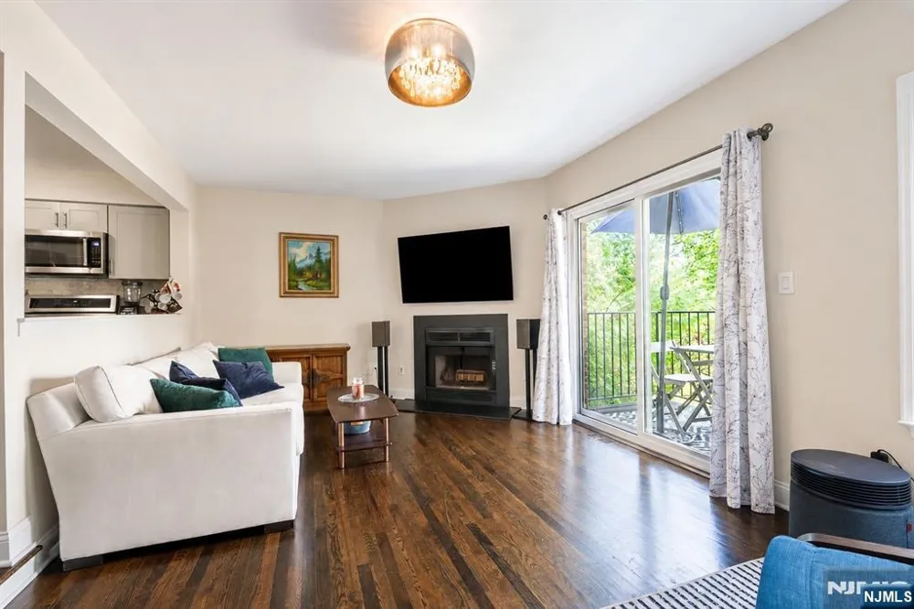 1 Mt Vernon Verona, NJ 07044