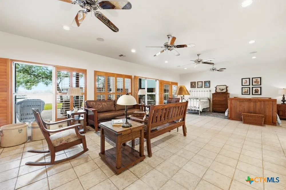 107 Palmkey Street McQueeney, TX 78123