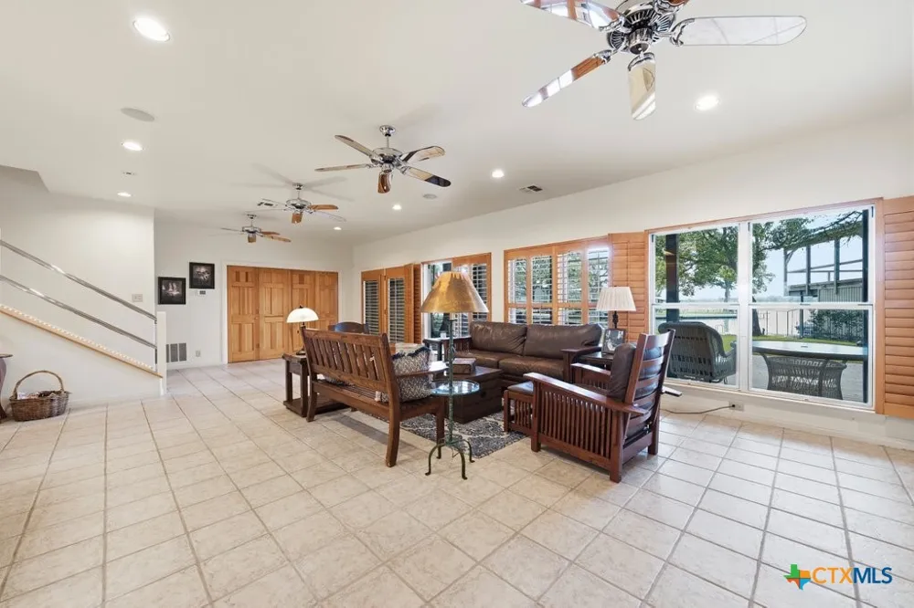 107 Palmkey Street McQueeney, TX 78123