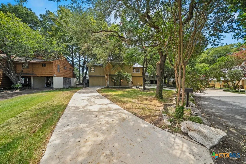 107 Palmkey Street McQueeney, TX 78123
