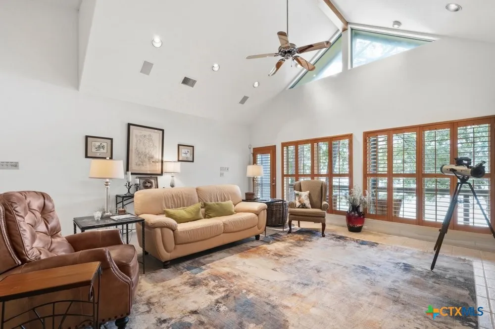 107 Palmkey Street McQueeney, TX 78123