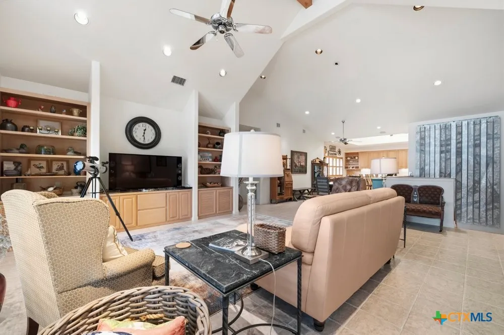107 Palmkey Street McQueeney, TX 78123