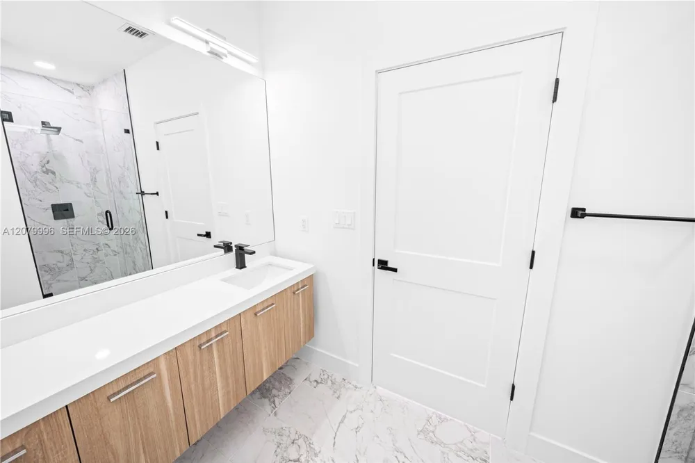 526 SW 2nd St #1 Miami, FL 33130