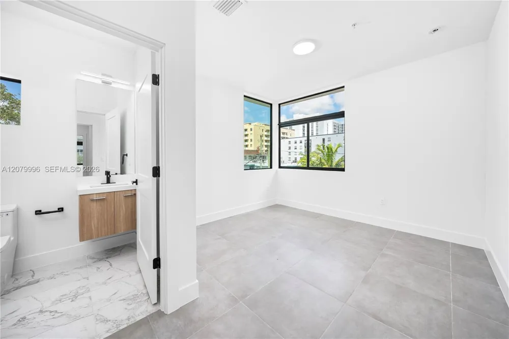 526 SW 2nd St #1 Miami, FL 33130