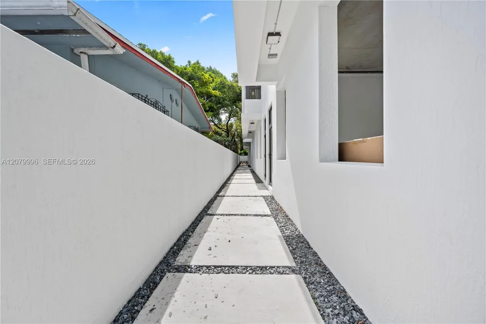 526 SW 2nd St #1 Miami, FL 33130