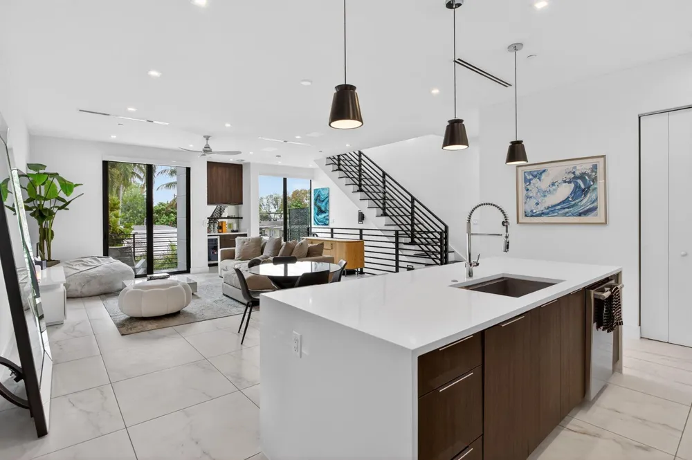 1044 VICTORIA PARK ROAD Fort Lauderdale, FL 33304