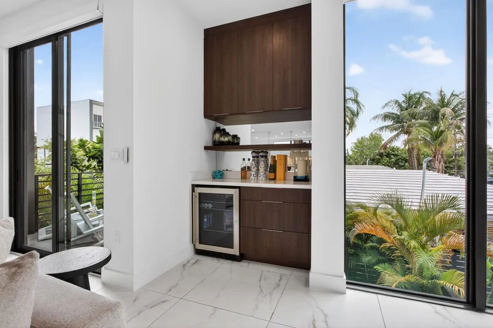 1044 VICTORIA PARK ROAD Fort Lauderdale, FL 33304