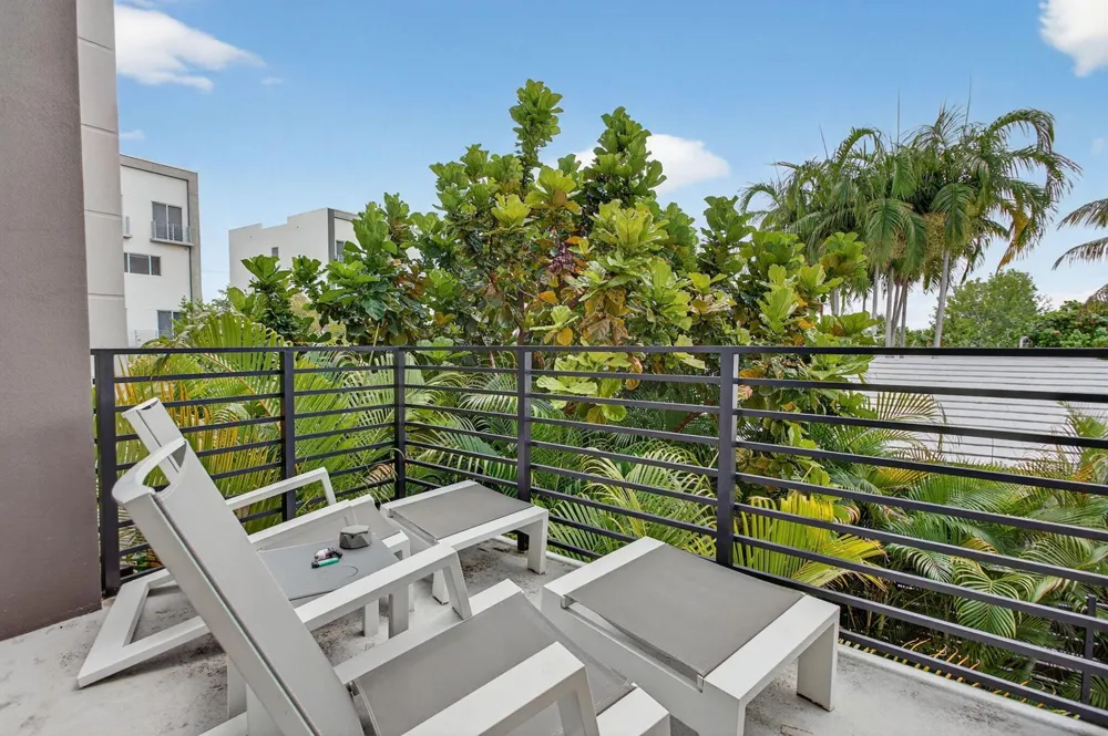 1044 VICTORIA PARK ROAD Fort Lauderdale, FL 33304