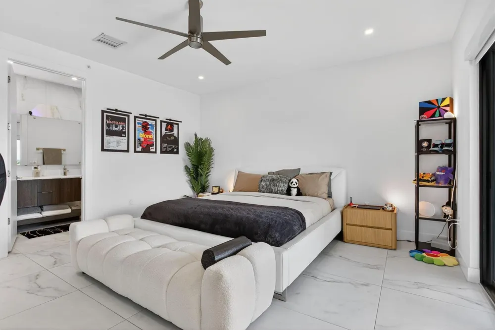 1044 VICTORIA PARK ROAD Fort Lauderdale, FL 33304