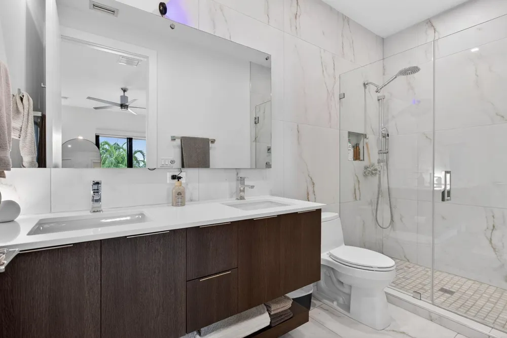 1044 VICTORIA PARK ROAD Fort Lauderdale, FL 33304