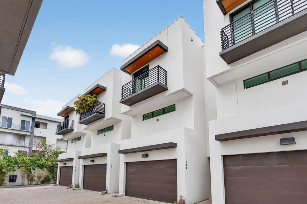 1044 VICTORIA PARK ROAD Fort Lauderdale, FL 33304