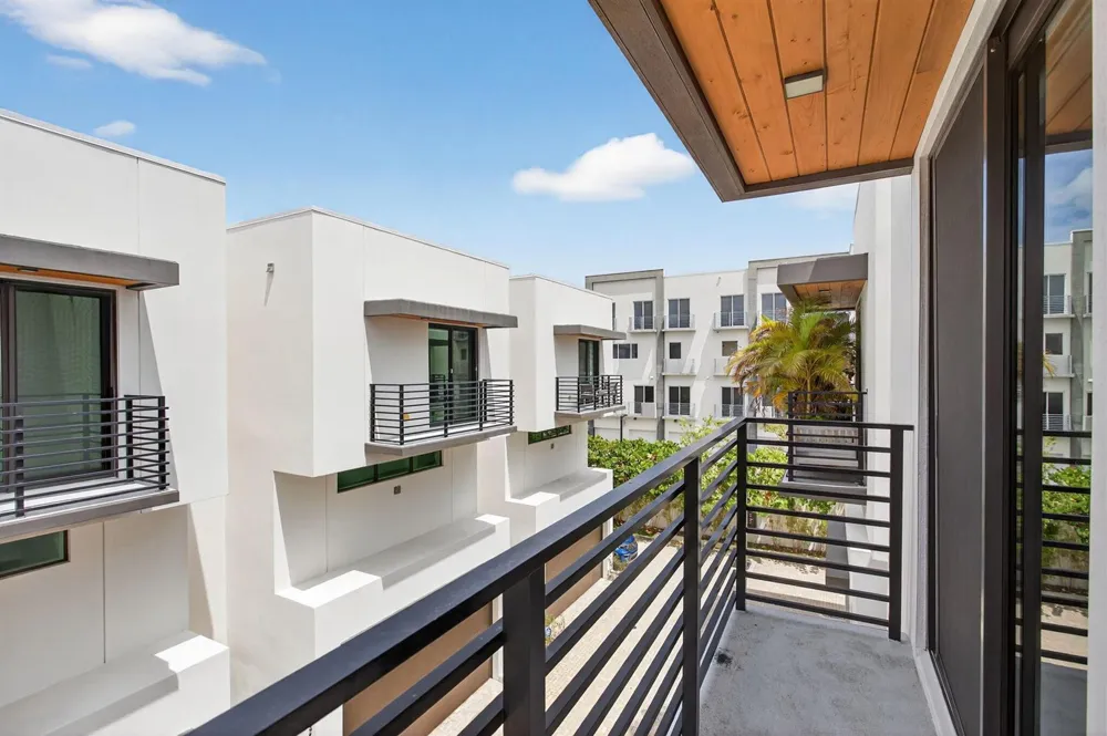 1044 VICTORIA PARK ROAD Fort Lauderdale, FL 33304