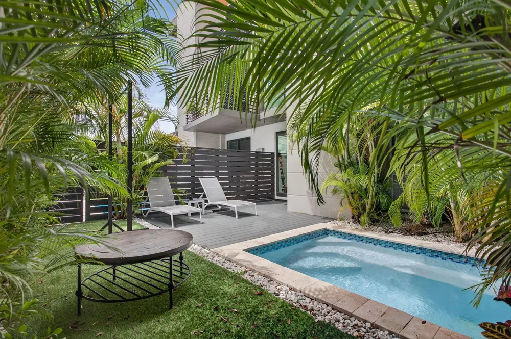 1044 VICTORIA PARK ROAD Fort Lauderdale, FL 33304