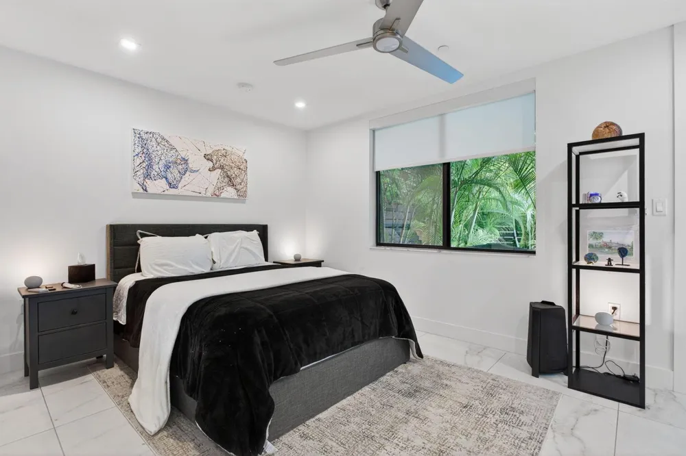 1044 VICTORIA PARK ROAD Fort Lauderdale, FL 33304