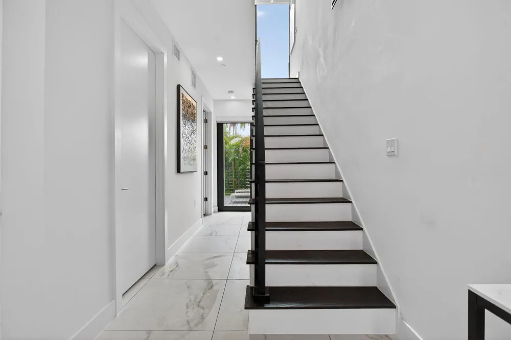 1044 VICTORIA PARK ROAD Fort Lauderdale, FL 33304