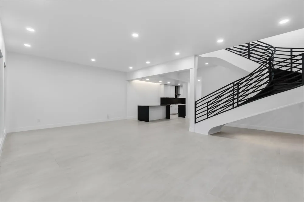 54 Legend Lane Houston, TX 77024