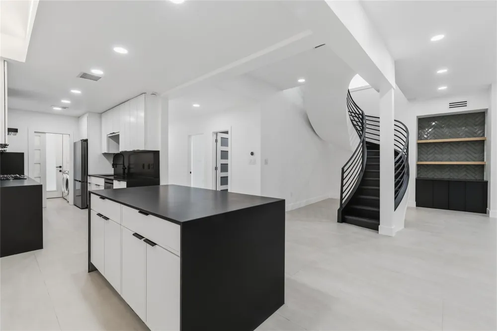 54 Legend Lane Houston, TX 77024