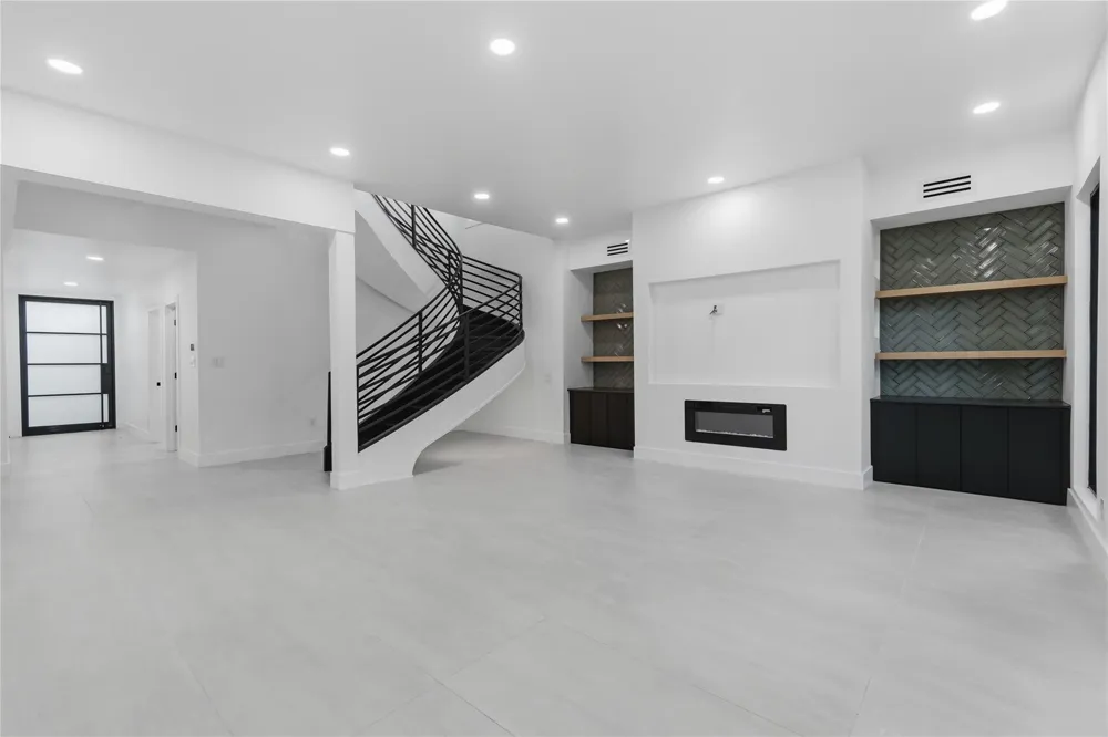 54 Legend Lane Houston, TX 77024