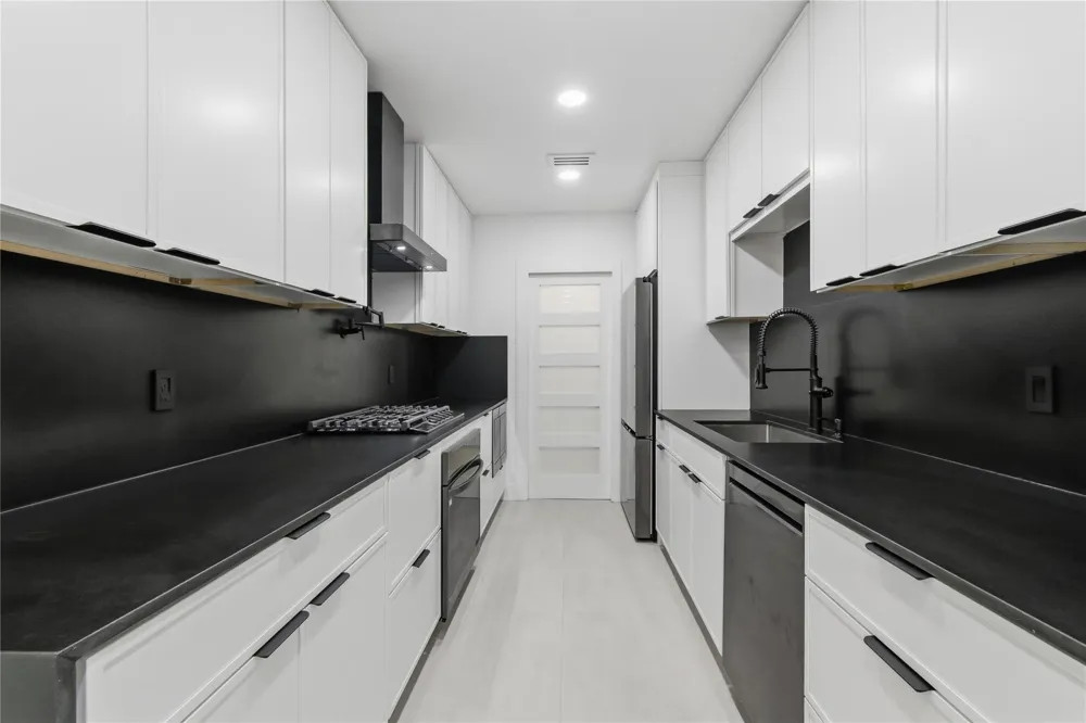54 Legend Lane Houston, TX 77024