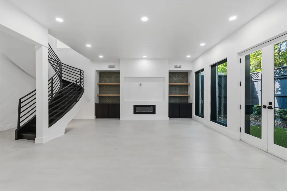 54 Legend Lane Houston, TX 77024