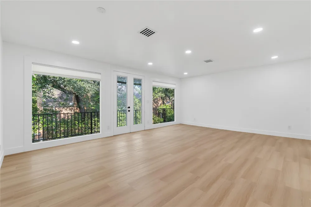54 Legend Lane Houston, TX 77024