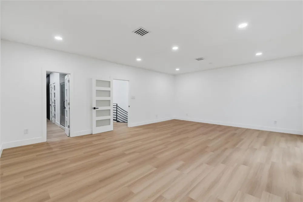 54 Legend Lane Houston, TX 77024