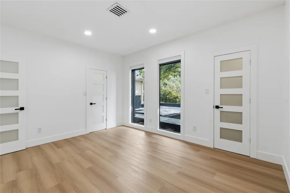 54 Legend Lane Houston, TX 77024