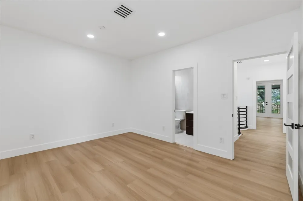 54 Legend Lane Houston, TX 77024