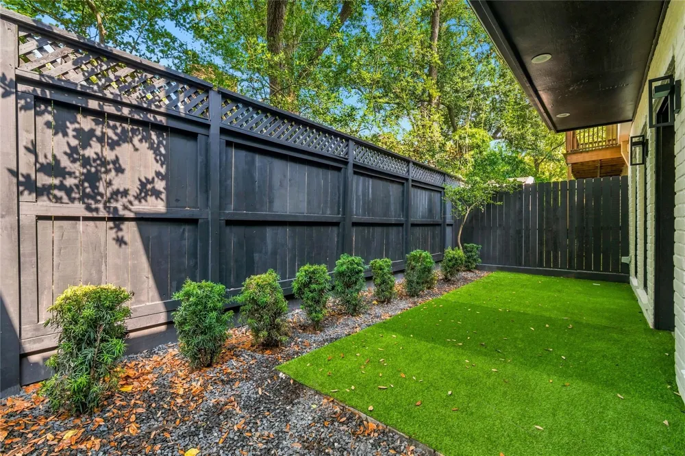 54 Legend Lane Houston, TX 77024