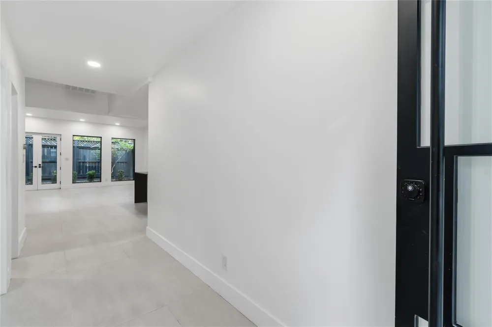 54 Legend Lane Houston, TX 77024