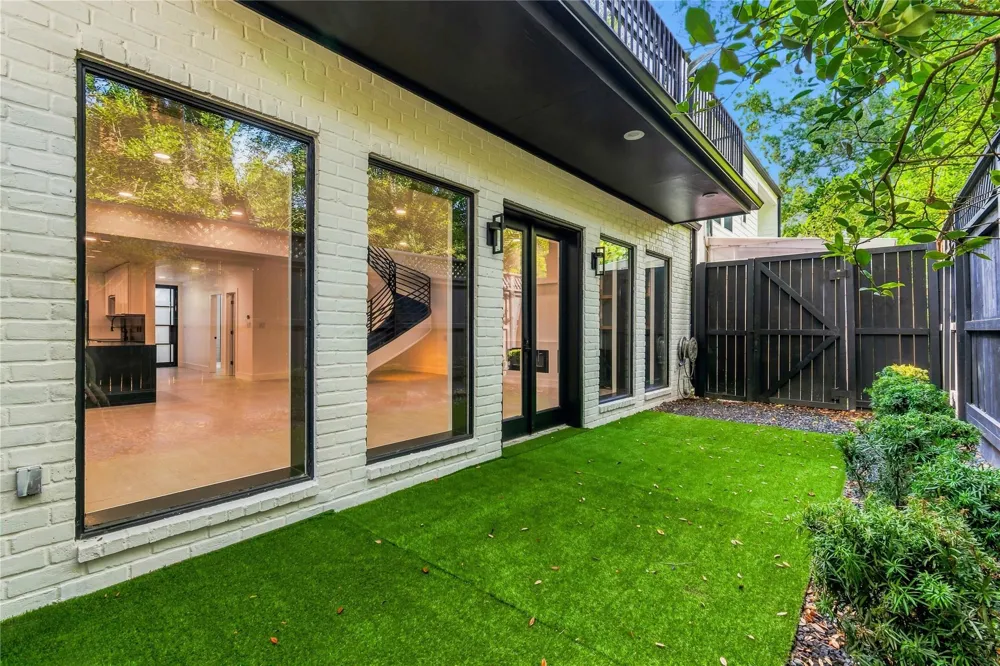 54 Legend Lane Houston, TX 77024