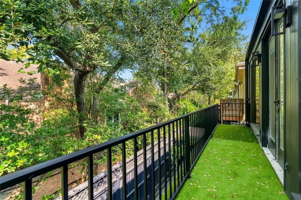 54 Legend Lane Houston, TX 77024
