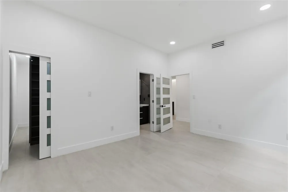 54 Legend Lane Houston, TX 77024