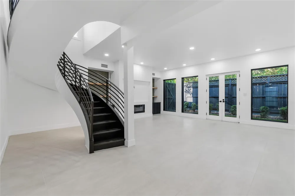 54 Legend Lane Houston, TX 77024