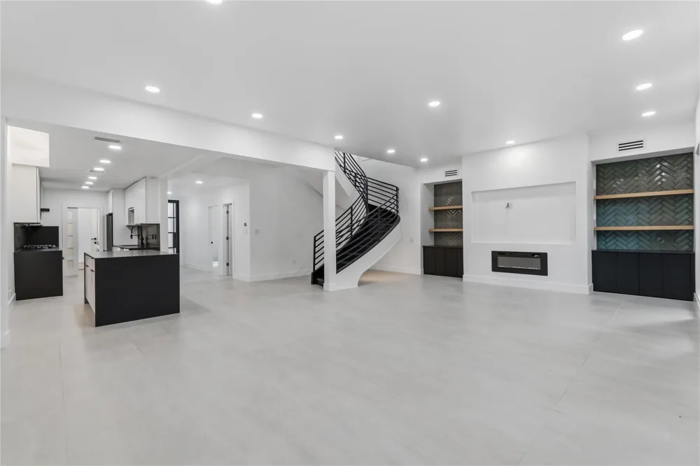 54 Legend Lane Houston, TX 77024