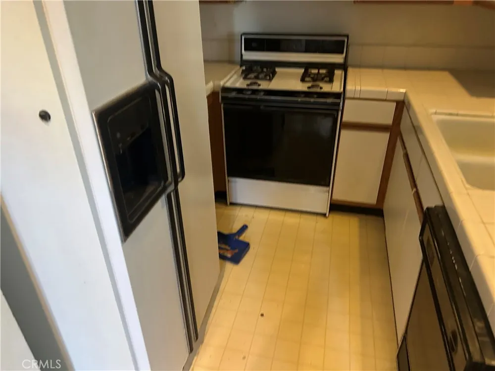 438 E Spruce Inglewood, CA 90301