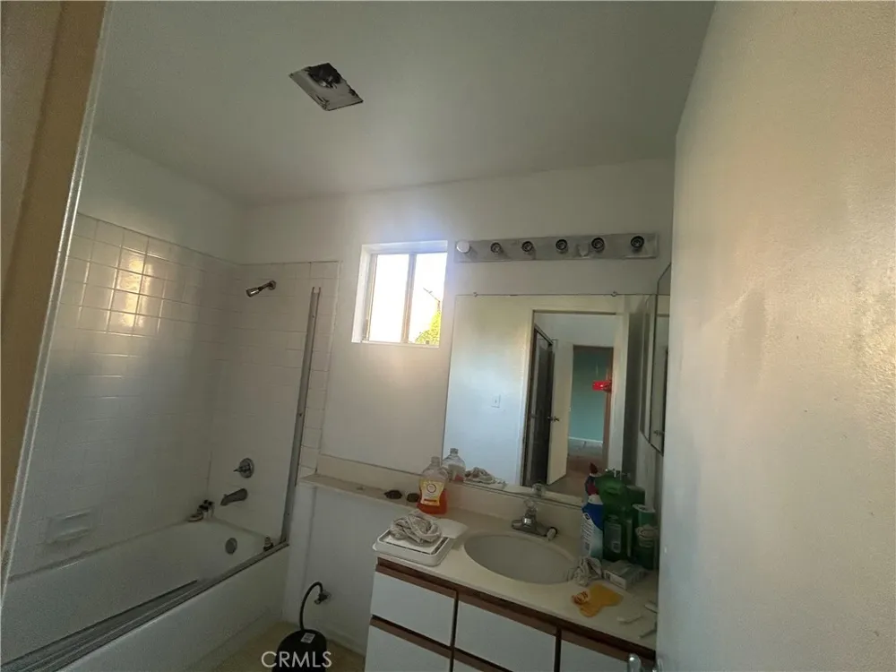 438 E Spruce Inglewood, CA 90301