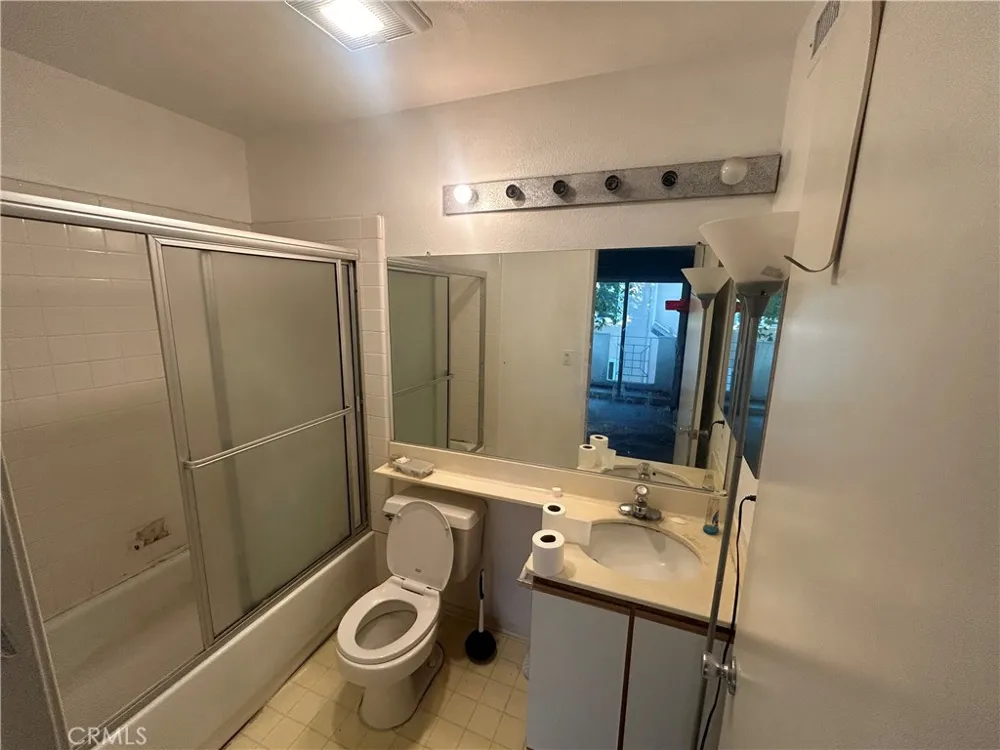 438 E Spruce Inglewood, CA 90301