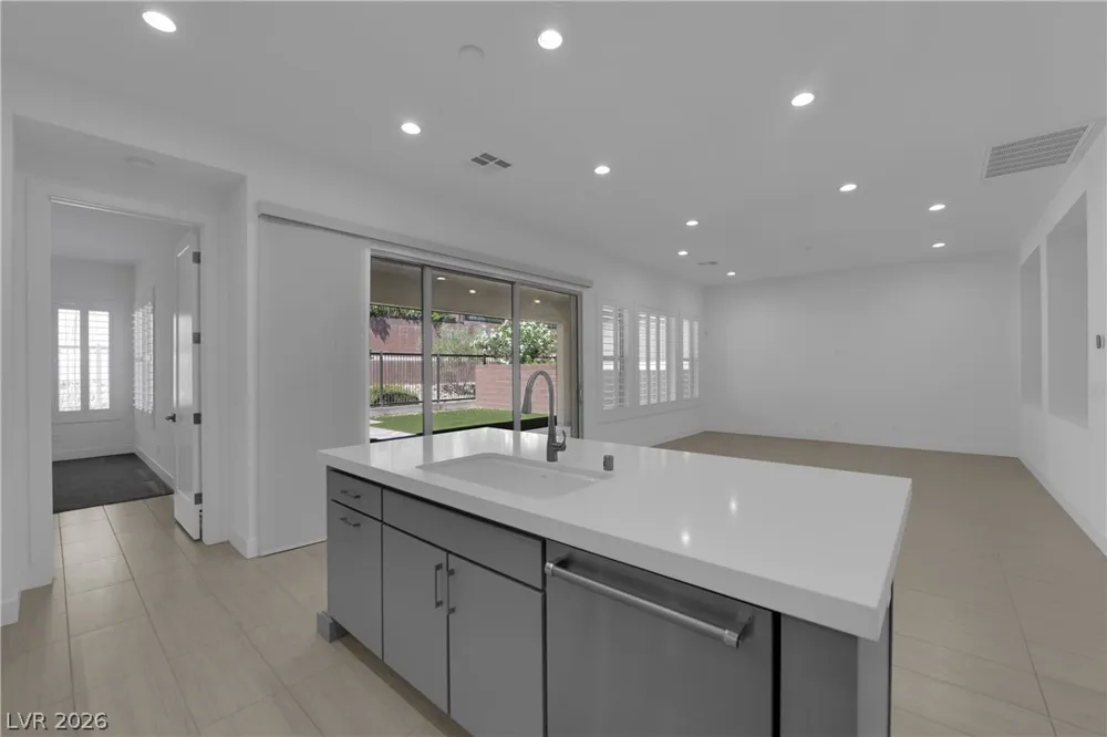 6677 Regency Stone Way Las Vegas, NV 89148