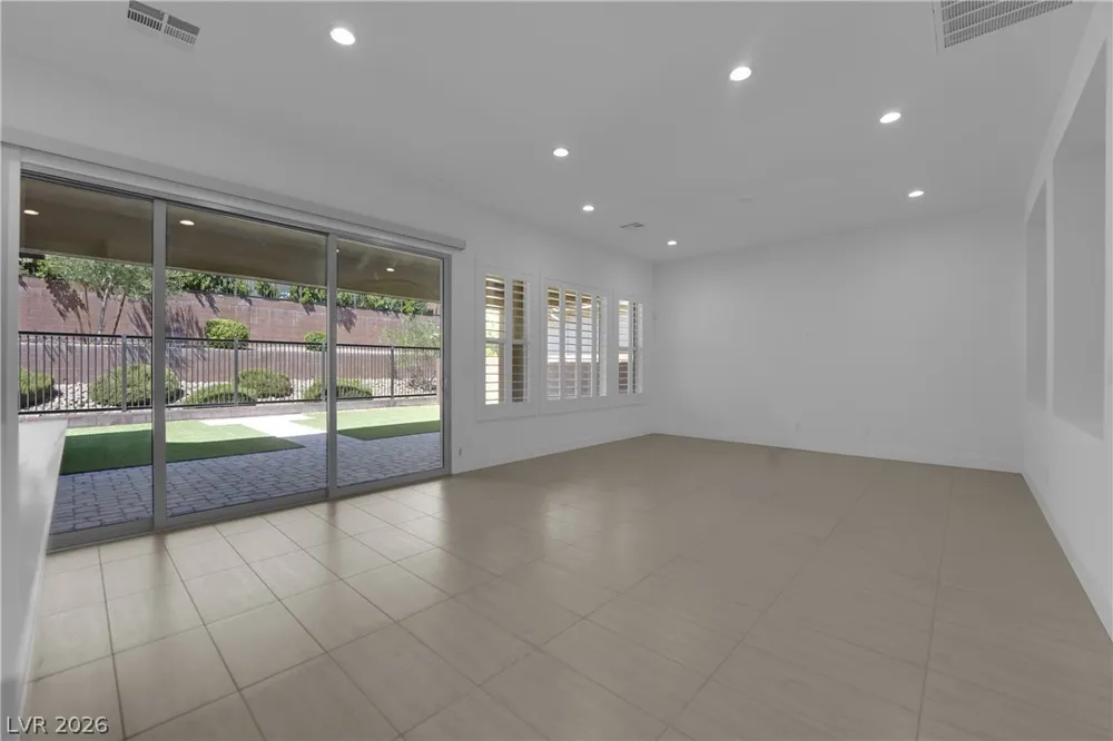 6677 Regency Stone Way Las Vegas, NV 89148