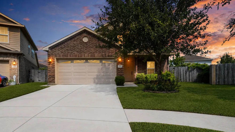 2237 Onyx Court Texas City, TX 77591
